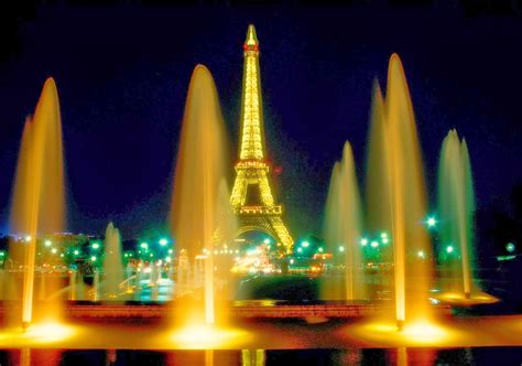 Menara eiffel adalah salah satu bangunan yang paling terkenal di paris, prancis. gambar gambar bagus: Gambar Animasi Menara Eiffel Lucu