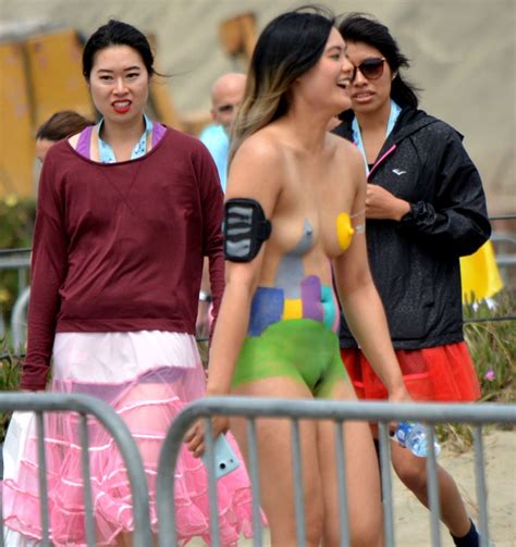 Body painted Chinese girl nude at Bay to Breakers 画像 xHamster