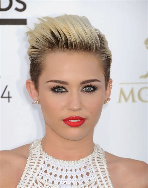 Height Weight Body Measurement Horoscope And Age Miley Cyrus Height Weight Body Measurement