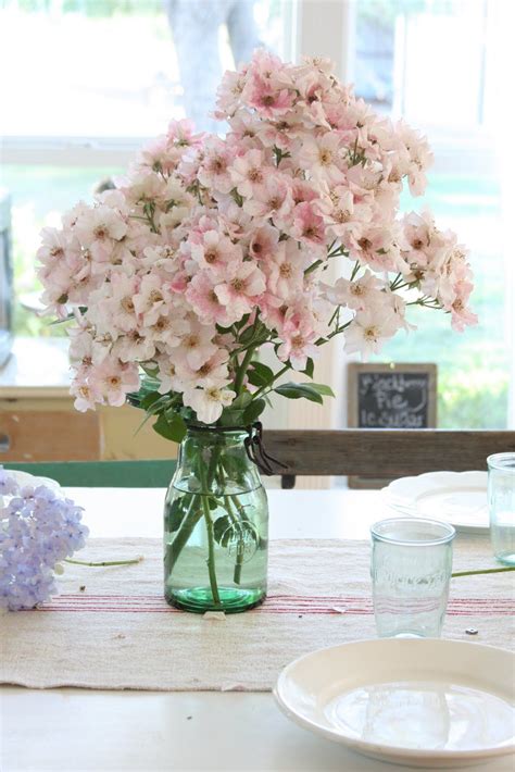 Dreamy Whites | Flower arrangements, Pretty flowers, Dreamy whites