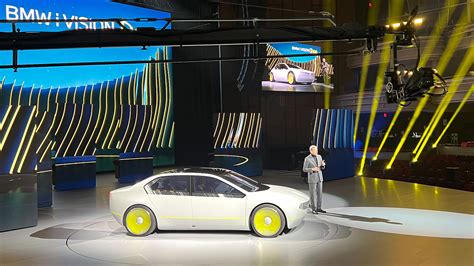 Bmw Unveils I Vision Dee A Brilliant Concept Car That Can Change