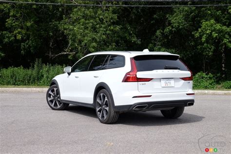 Volvo also equips the v60 cross country with the latest sensus infotainment system. Essai de la Volvo V60 Cross Country T5 2019 | Essais ...