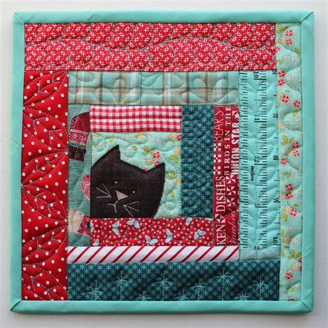These free quilt patterns are the property of the respective companies and fabric manufacturers. PatchworkPottery: Kitty Potholder pattern