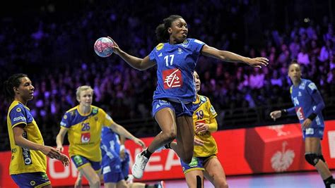 Médailles france jeux olympiques les athlètes. Handball. Équipe de France : la capitaine Sirama Dembélé ...