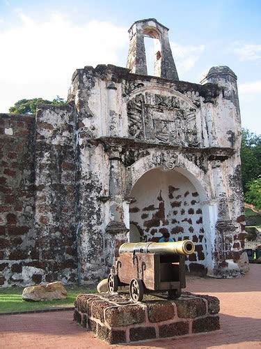 Bangunan ini dibina pada tahun 1650 sebagai penempatan rasmi gabenor belanda dan timbalan gabenor. Senarai Bangunan Bersejarah Di Malaysia PT3 2016