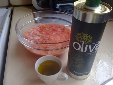 Η πιο γνωστή παραδοσιακή συνταγή του ντάκου που μπορεί να αποτελέσει ορεκτικό ή ακόμα και ένα ελαφρύ γεύμα. ΝΤΑΚΟΣ ΚΡΗΤΙΚΟΣ - Koykoycook