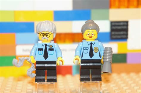 The Lego Movie Tlm019 Tlm020 Ma Cop Pa Cop Police Officer Minifigure
