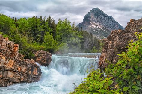 Скачать обои водопад горы река скалы деревья раздел природа в