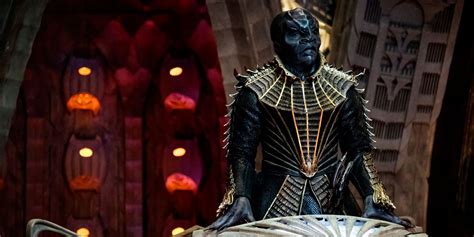 Check Out Star Trek Discovery Klingon Props Screen Rant