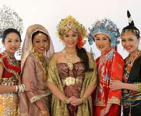 Only use your right hand women should greet men with a nod and smile; Malaysian Culture: MALAYSIAN CULTURE