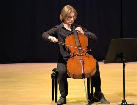 Der Cellist Foto And Bild Erwachsene Menschen Bei Der Arbeit