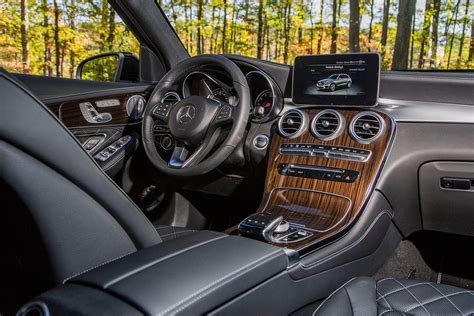 With touch control concept, energizing packages, sports seats and burmester® surround sound system. 2018 Mercedes-Benz GLC-Class SUV | Vehie.com