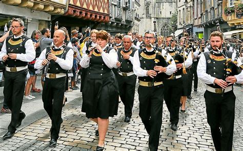 Pour Les 100 Ans Du Festival De Cornouaille Le Défilé Se Renouvelle