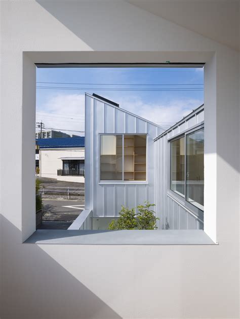 Gallery Of Complex House Tomohiro Hata Architect And Associates