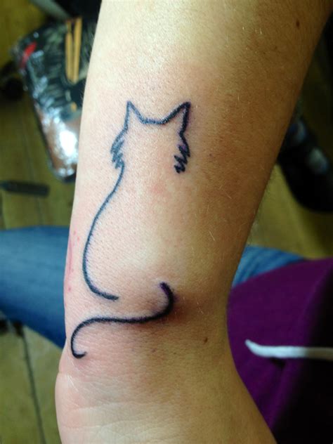 Simple Cattoo Love The Simple Line But Would Like To See A Tree Cat