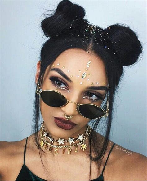 Accessories Your Life During Festival Season With The Best Body Glitter