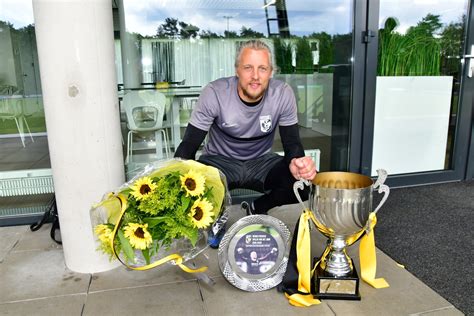Pasveer started playing football at local sc enschede. Remko Pasveer speler van het jaar seizoen 19|20 - Supportersvereniging Vitesse