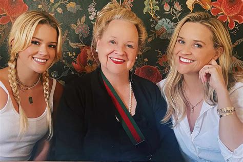 Reese Witherspoon Shares 3 Generations Photo With Mom And Daughter Ava