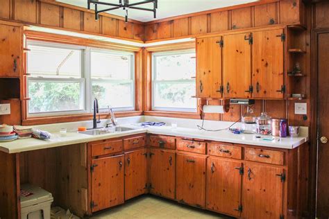 Modern And Colorful Farmhouse Kitchen Plans