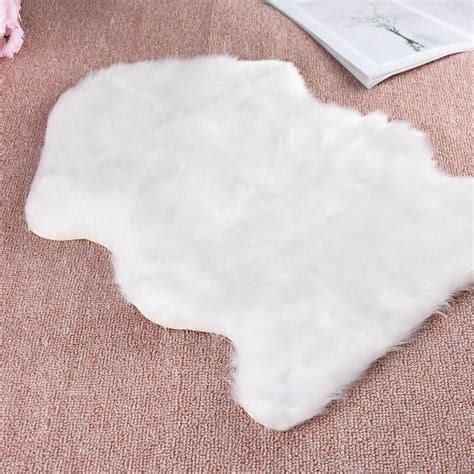 Unsere redaktion begrüßt sie als leser zum großen produktvergleich. NEU Faux Lammfell Schaffell Teppich | Kaufen auf Ricardo