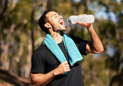 Premium Photo That Run Was Amazing Shot Of A Man Drinking Water While