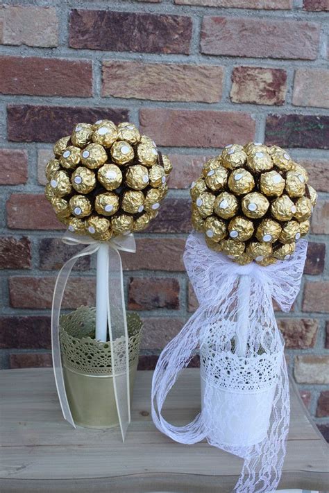 Ferrero rocher to unikatowe połączenie chrupiącego wafelka z kremowym nadzieniem i zatopionym w nim całym orzechem laskowym. *Ferrero Rocher Baum* ca.55 Pralinen Du weißt nicht, was ...