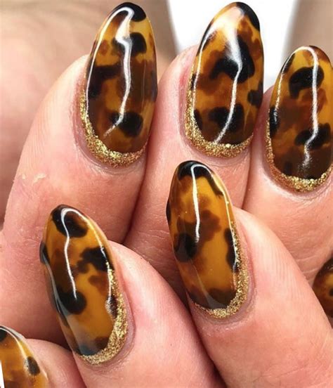 Tortoiseshell Nails Are Falls Coolest Manicure Trend For 2019 Glamour
