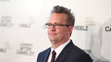 Matthew Perry Ves Apuk J Val Posztolt K Z S K Pet Fot Blikk