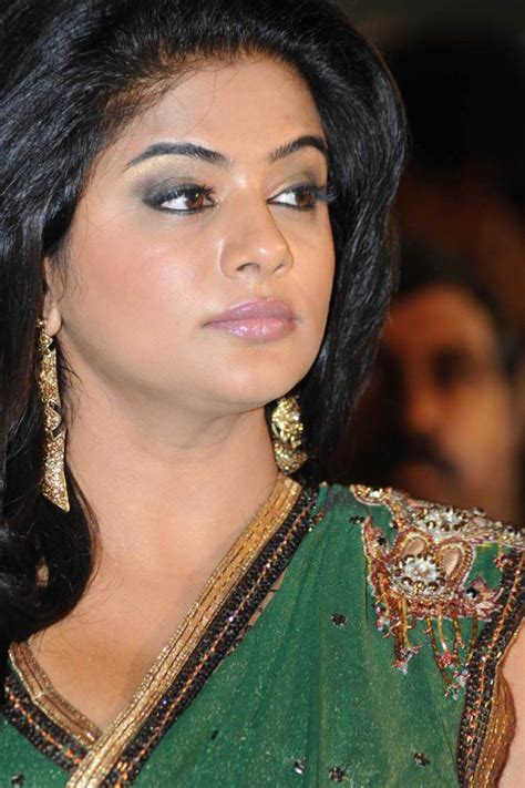 Actress Priyamani Hot Close Up Stills Latest Kollywood