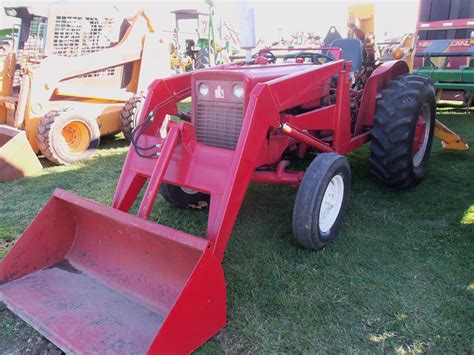 International 424 Tractor With Loader And 3082a Backhoe Farmall