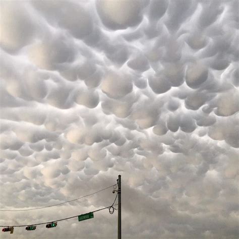 Photographers Capture The Fascinatingly Rare Mammatus Cloud Phenomenon