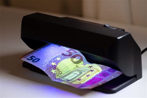 Counterfeit money detector allows you to se the little marks and other security measures to probe a bill´s authenticity under an ultraviolet light. Best Counterfeit Money Detector 2020: Shopping Guide & Review