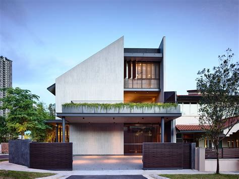 Dominasi warna hitam akan membuat rumah tampak modern dan elegan. Tingkatkan Kualitas Hidup, Ikuti 7 Trik Desain untuk Rumah ...