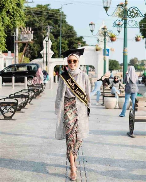 Model Rok Kebaya Wisuda Hijab Style Hijab Terbaru