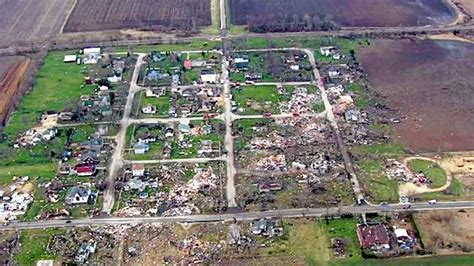 Tornado Kills 1 Destroys Homes In Tiny Illinois Town Chico