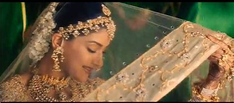 Prem and vinod have sweethearts in preeti and vivek marries sangeeta. Sonali Bendre in Hum Saath Saath Hain - "Maiya Yashoda ...