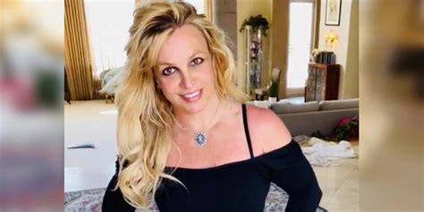 Britney Spears Goes Fully Naked For Sexy Bath Shot As She Says I Like To Suck