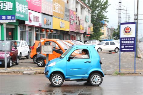 Although electric cars are becoming more and more this tiny electric car folds up for easy parking. VWVortex.com - LOL WATT: WSJ - China's giant market for ...