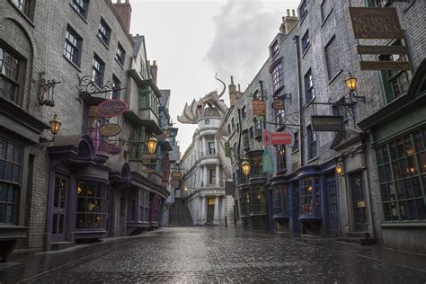 an hd picture of diagon alley from universal orlando florida is finally here and it s amazing