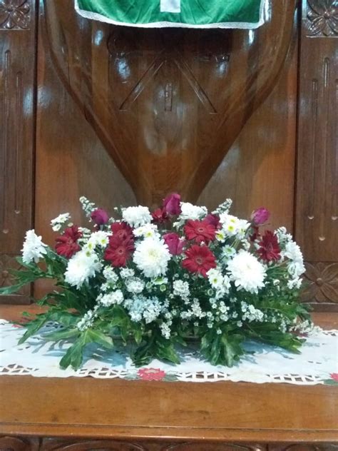 Rangkaian bunga di altar gereja. Rangkaian Bunga Gereja Katolik - 100 Ide Rangkaian Bunga Altar Di 2021 Rangkaian Bunga Altar ...