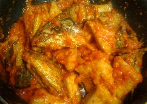 Masak semua bahan hingga mendidih dan mengental, kemudian siram di atas ayam. Resep Ikan dan tahu masak sambal merah oleh Arum Wijayanti ...