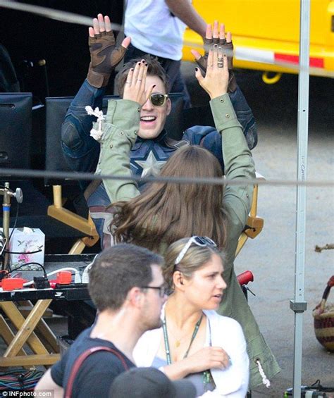 Born christopher robert evans on 13th june, 1981 in boston, massachusetts, usa, he is famous for help us build our profile of elizabeth olsen and chris evans! Elizabeth Olsen and Chris Evans joke around with enemy ...