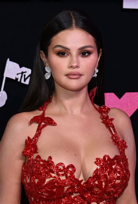 Selena Gomez BIG TITS At 2023 MTV VMAs Out Of This World Celeblr