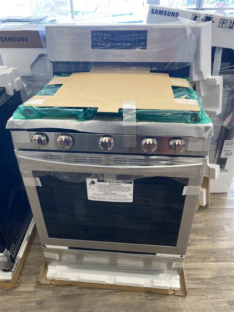 New In Box Samsung Gas Range Stainless Freedom Scratch Dent