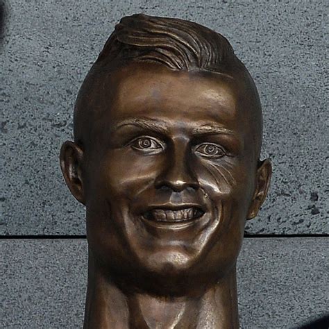 The new statue, created by artist josé antonio navarro arteaga, depicts ronaldo with a closed mouth, angular features and a confident expression. Cristiano Ronaldo Was Honored With A Statue And OMG It's ...