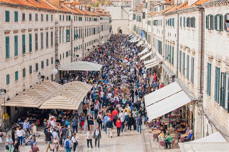 Dubrovnik Marks Season End With Traditional 200m Dining Table Feast On
