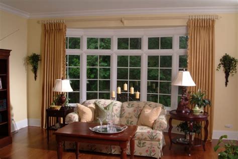 20 Living Rooms With Beautiful Bay Windows