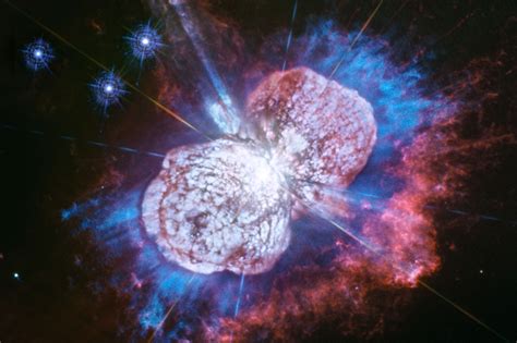 Hubble Telescope Captures A ‘patriotic Galactic Fireworks Show