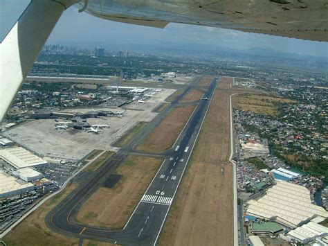 Philippines Ninoy Aquino Airport NAIA Runway 06 24 2004 02
