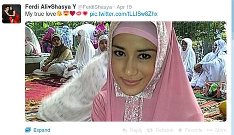 Kenang Shasya Yunisha Ferdi Ali Unggah Foto Almarhumah Berhijab